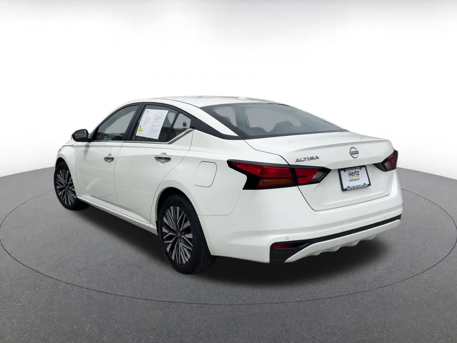 Used 2025 Nissan Altima 2.5 SV FWD image 10