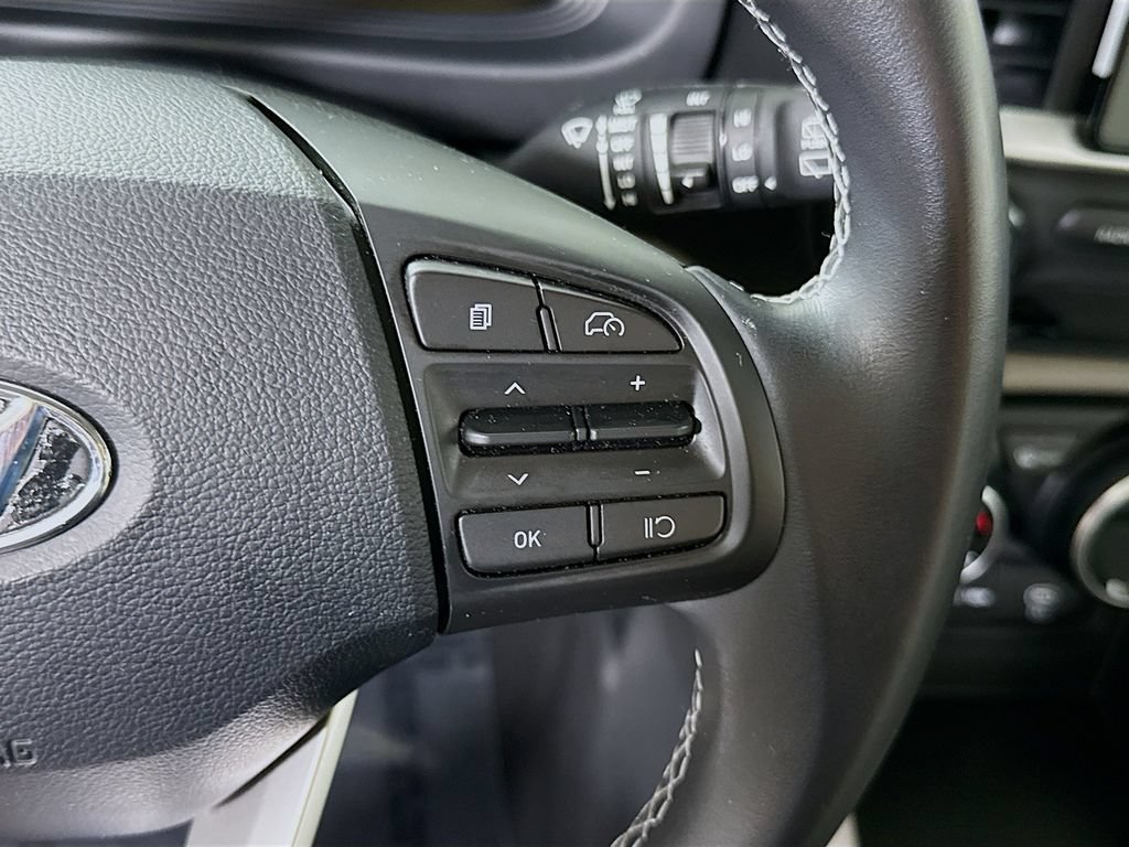 Certified 2023 Hyundai Venue SEL FWD image 23