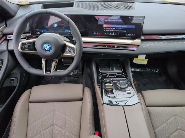 New 2026 BMW 550e xDrive w/ Premium Package AWD/4WD image 14
