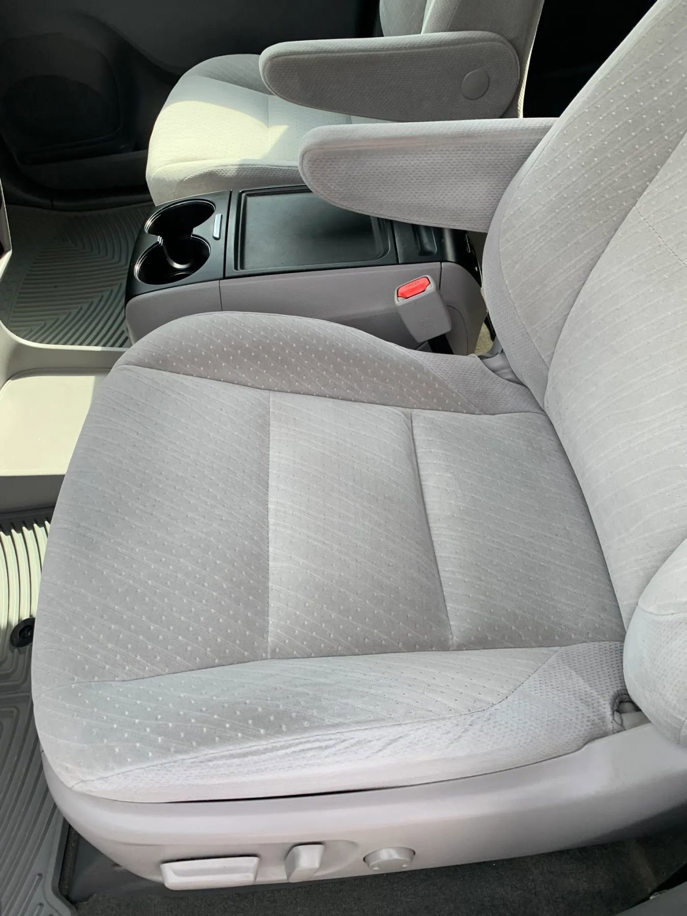 Used 2019 Toyota Sienna LE FWD image 7