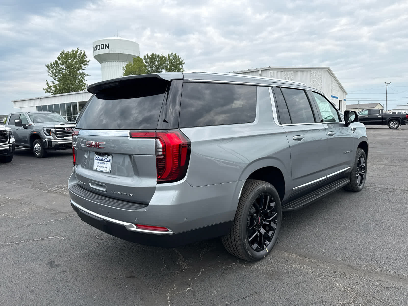 New 2026 GMC Yukon XL Elevation w/ Elevation Premium Package AWD/4WD image 5