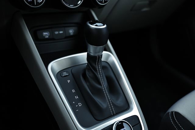 Used 2024 Hyundai Venue SEL image 39