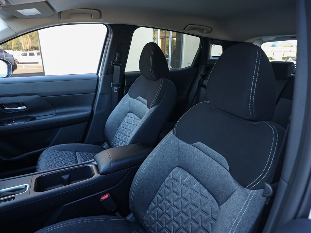 Used 2026 Nissan Kicks SV w/ Charging Package image 15