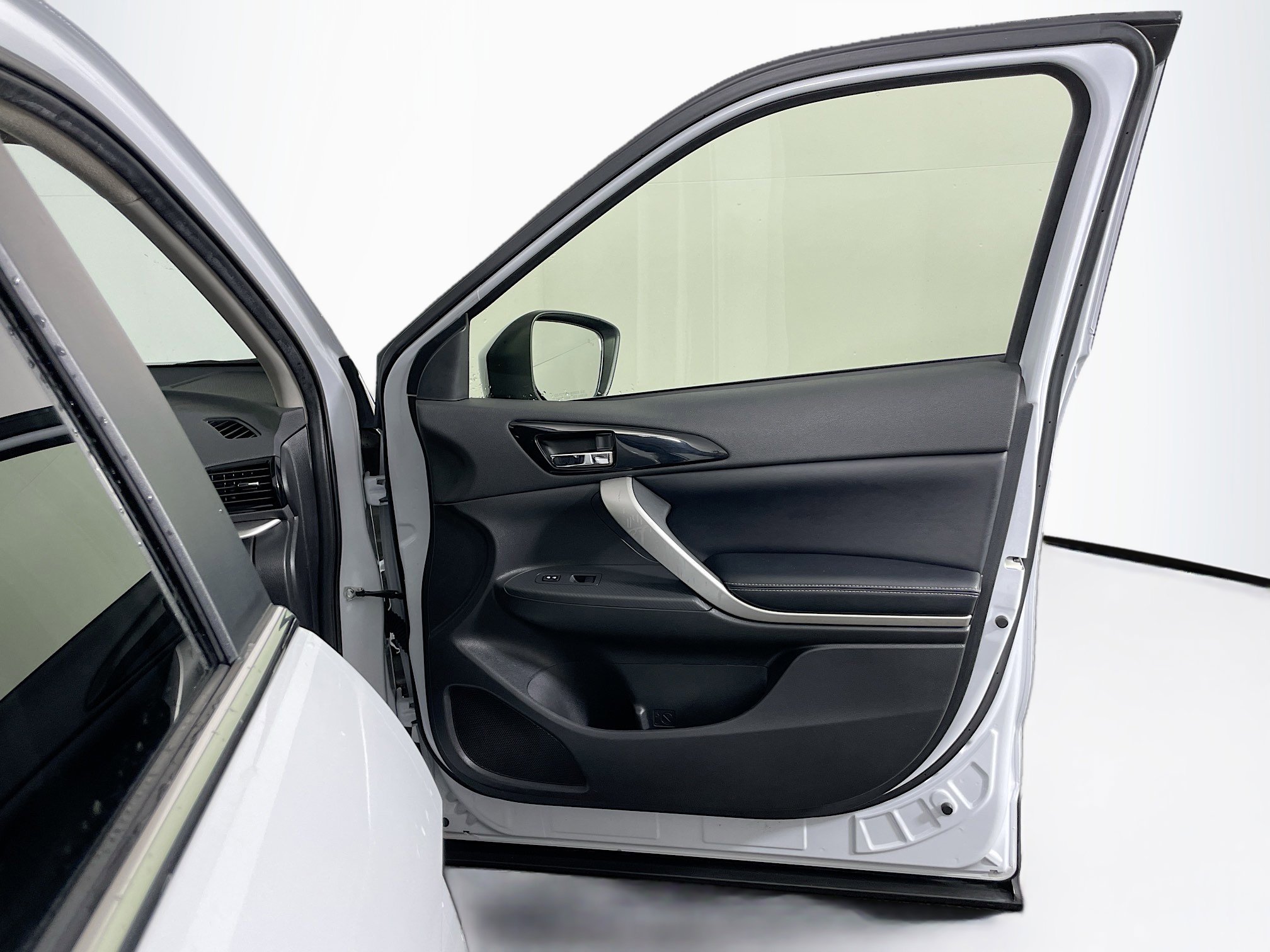 Used 2024 Mitsubishi Eclipse Cross SE image 32