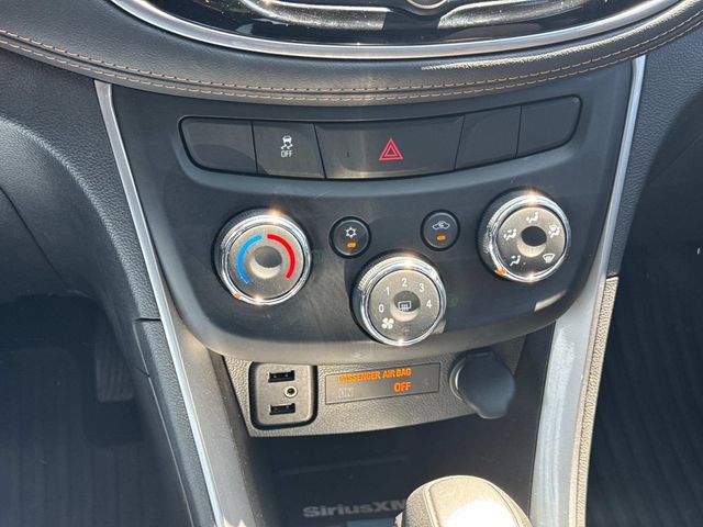 Used 2022 Chevrolet Trax LT w/ LT Convenience Package AWD/4WD image 31