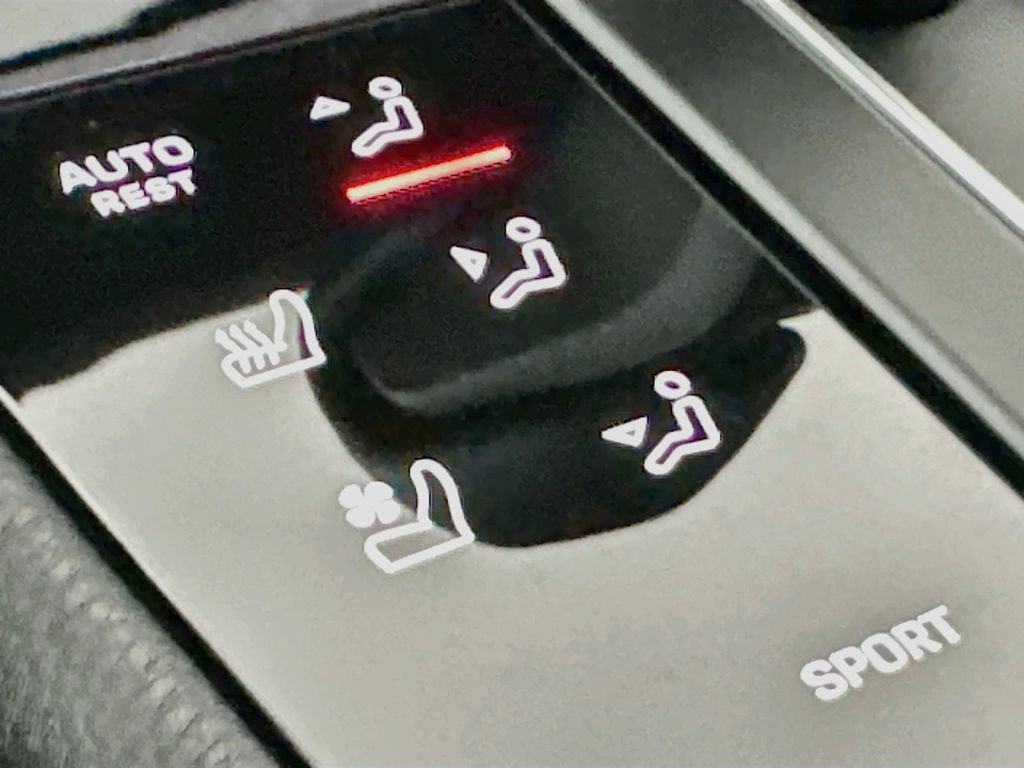 Certified 2026 Porsche Macan AWD/4WD image 22