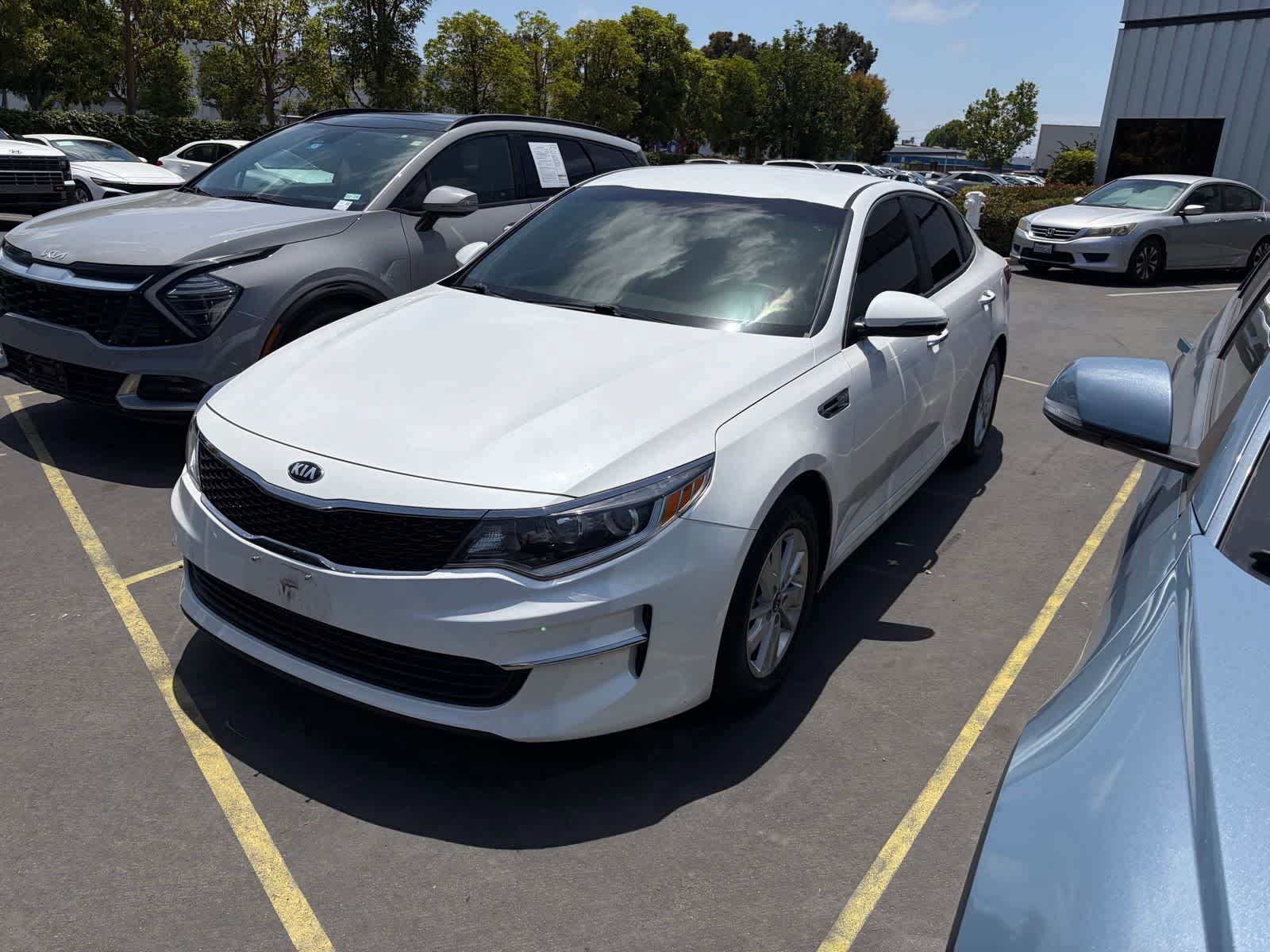 Used 2018 Kia Optima LX FWD image 1