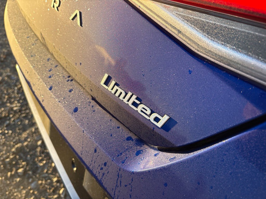 Used 2024 Hyundai Elantra Limited FWD image 9