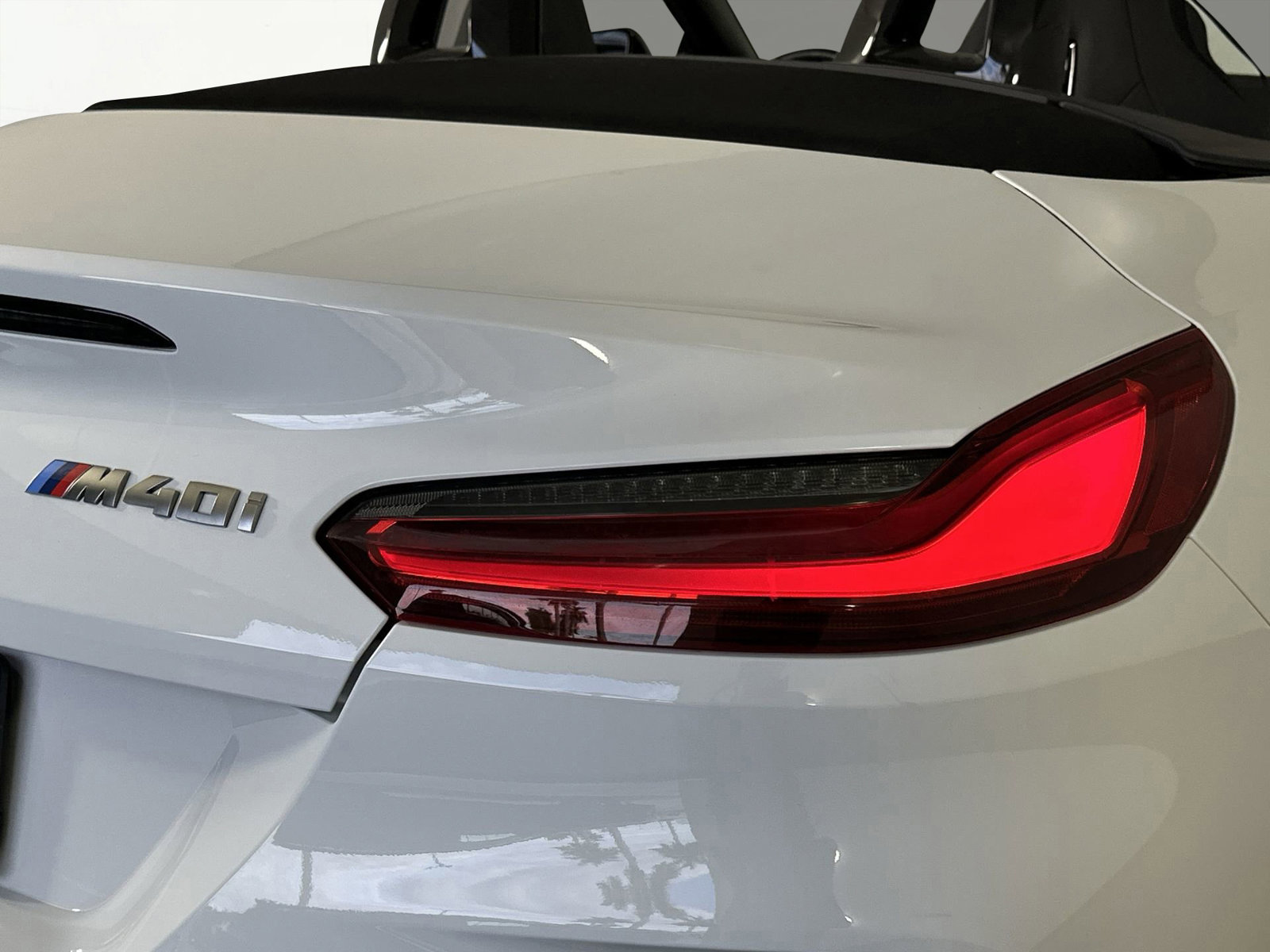 Used 2025 BMW Z4 M40i w/ Premium Package image 24