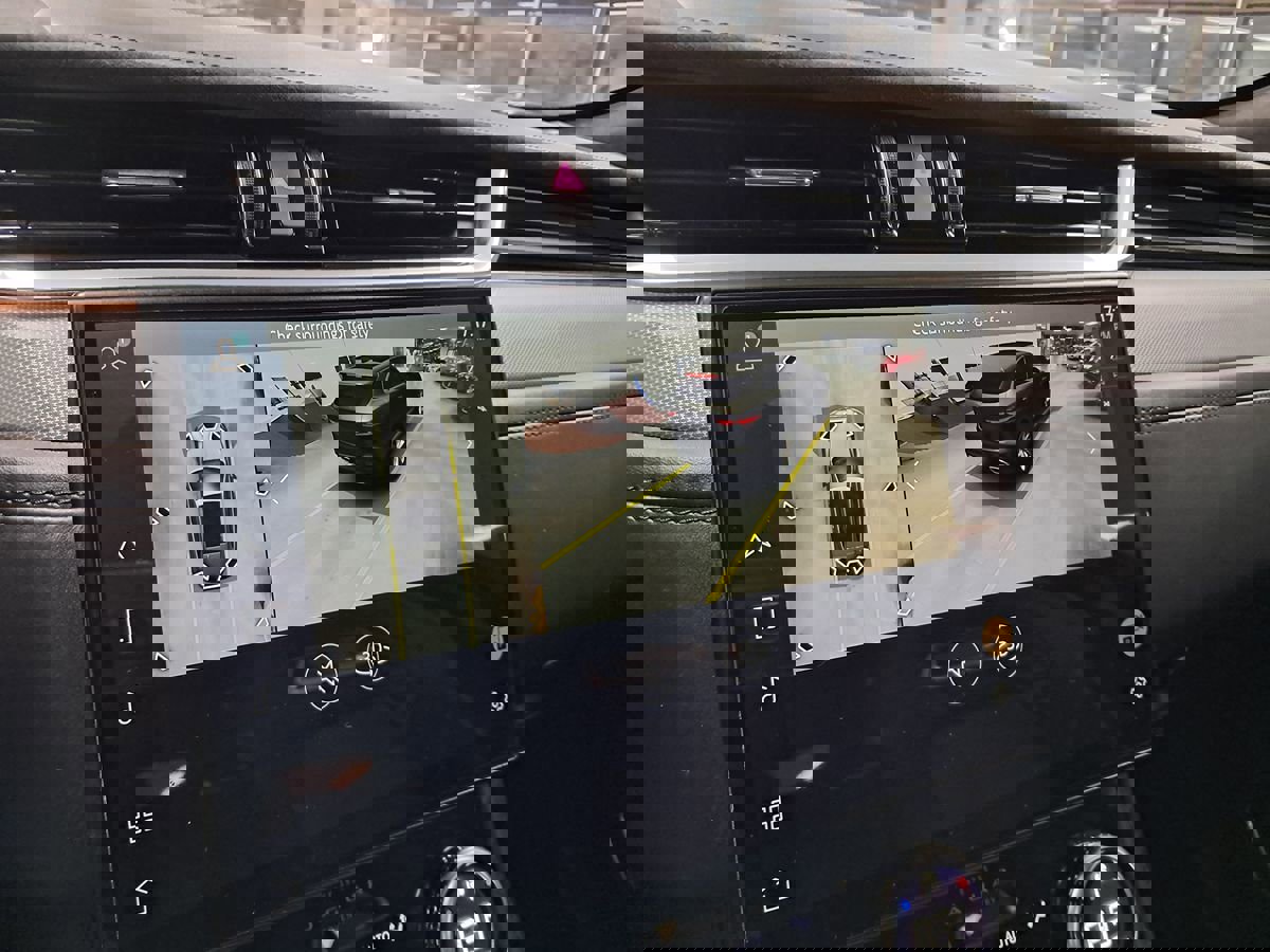 Used 2021 Jaguar F-PACE SVR image 18