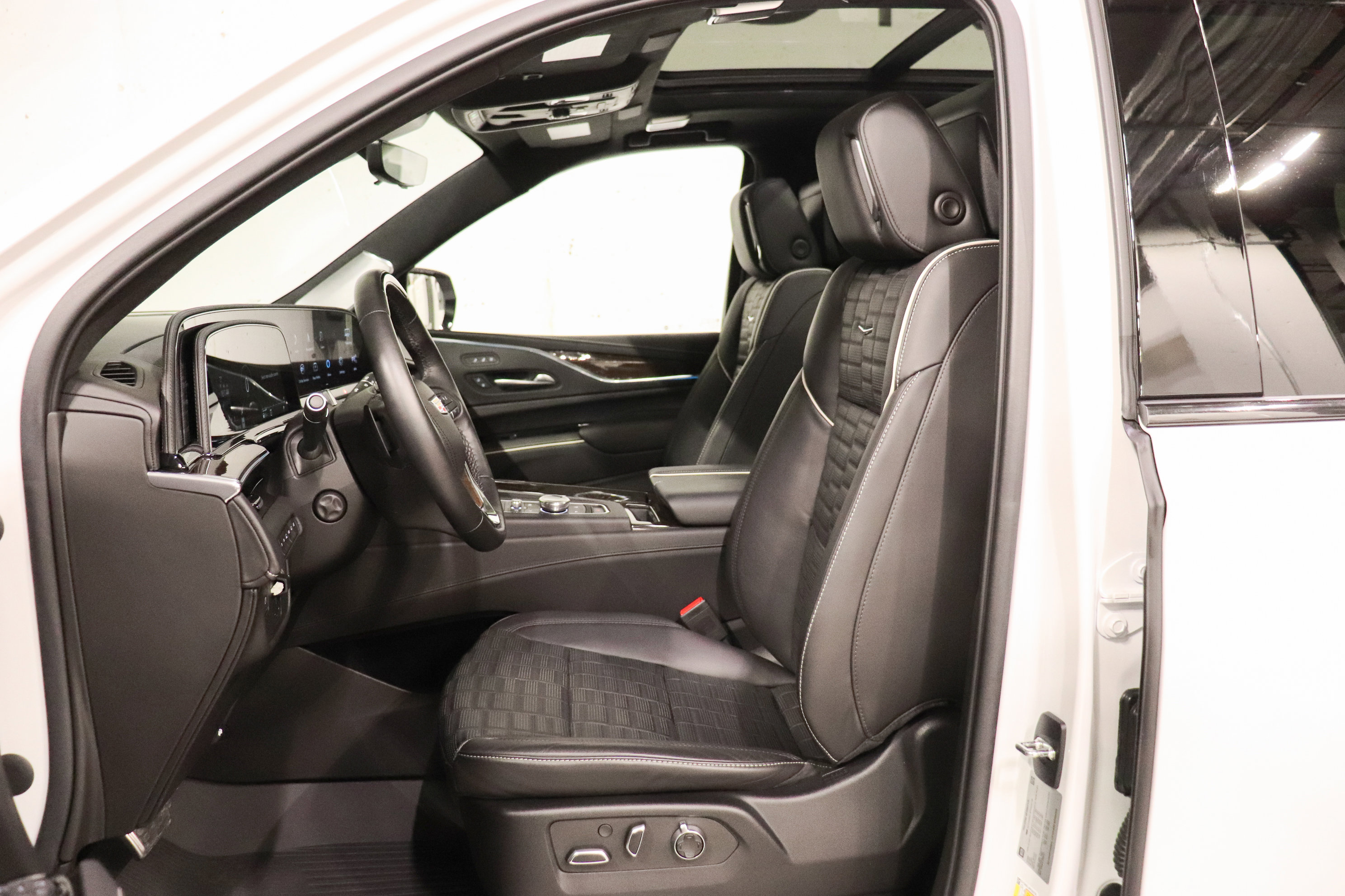 Used 2023 Cadillac Escalade ESV Sport Platinum w/ LPO, ONYX Package image 13