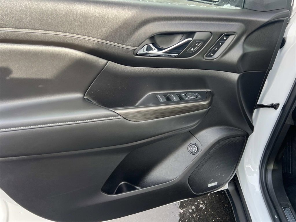 Certified 2023 GMC Acadia SLT w/ Preferred Package image 15