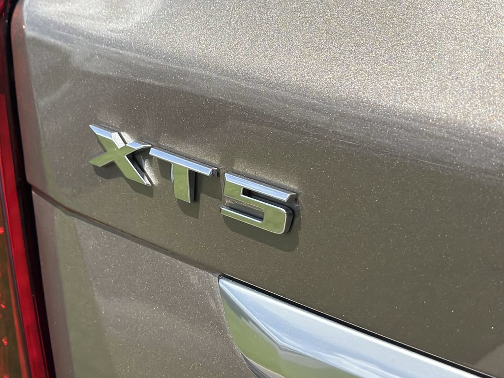 Certified 2023 Cadillac XT5 Luxury FWD image 13