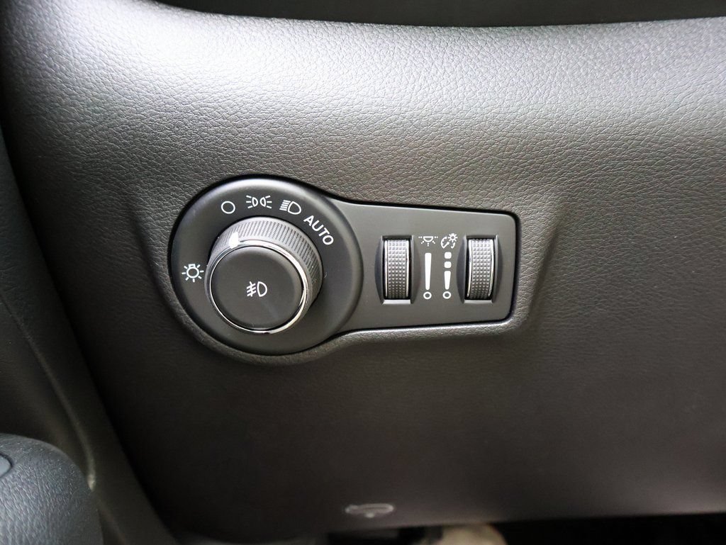 New 2026 Jeep Compass Latitude AWD/4WD image 30