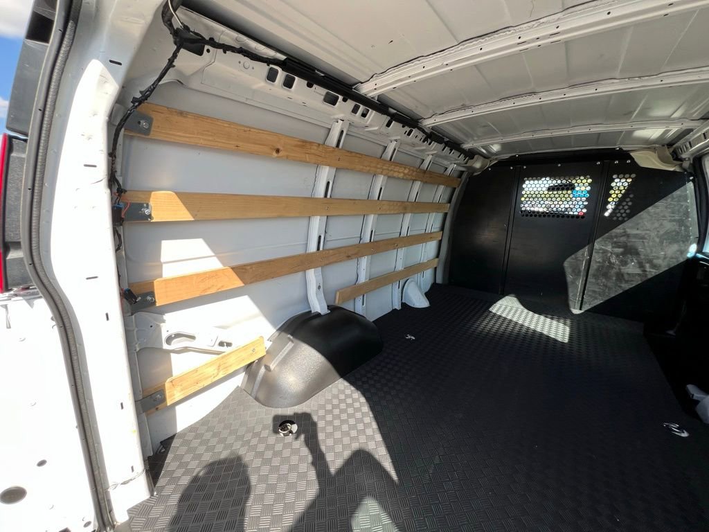 Used 2023 GMC Savana 2500 w/ Driver Convenience Package image 21