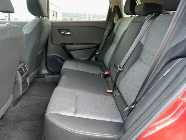 Used 2023 Nissan Rogue SV image 11