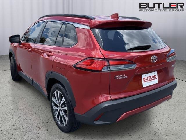 Certified 2023 Toyota Corolla Cross XLE image 3