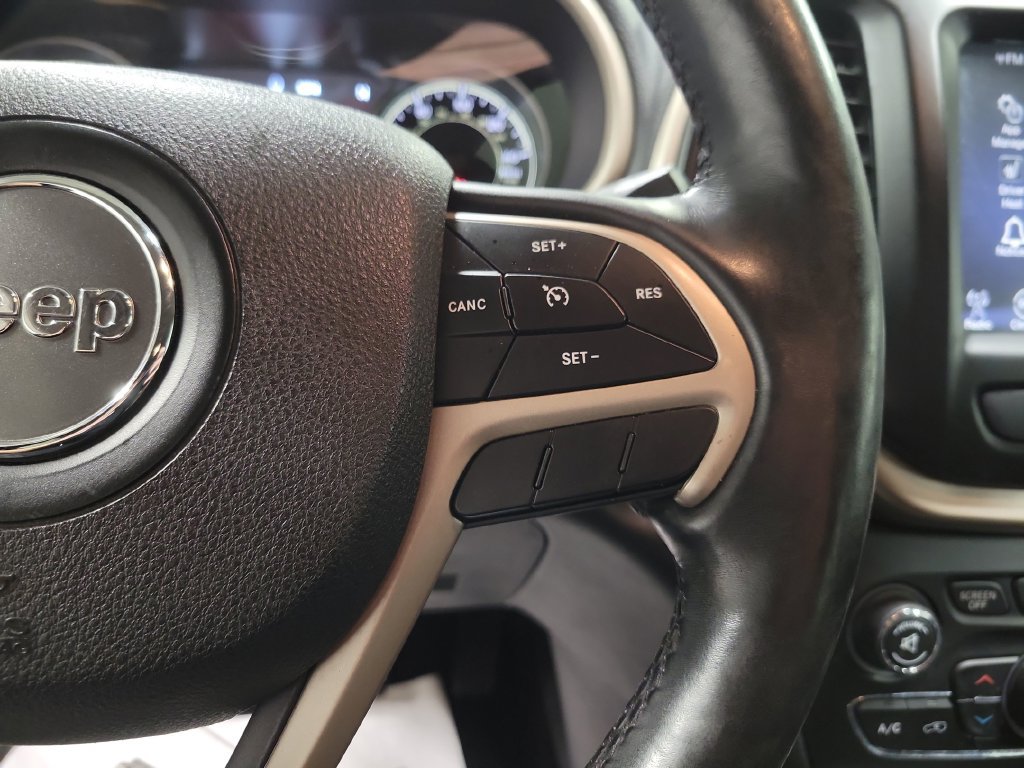 Used 2018 Jeep Cherokee Limited AWD/4WD image 26