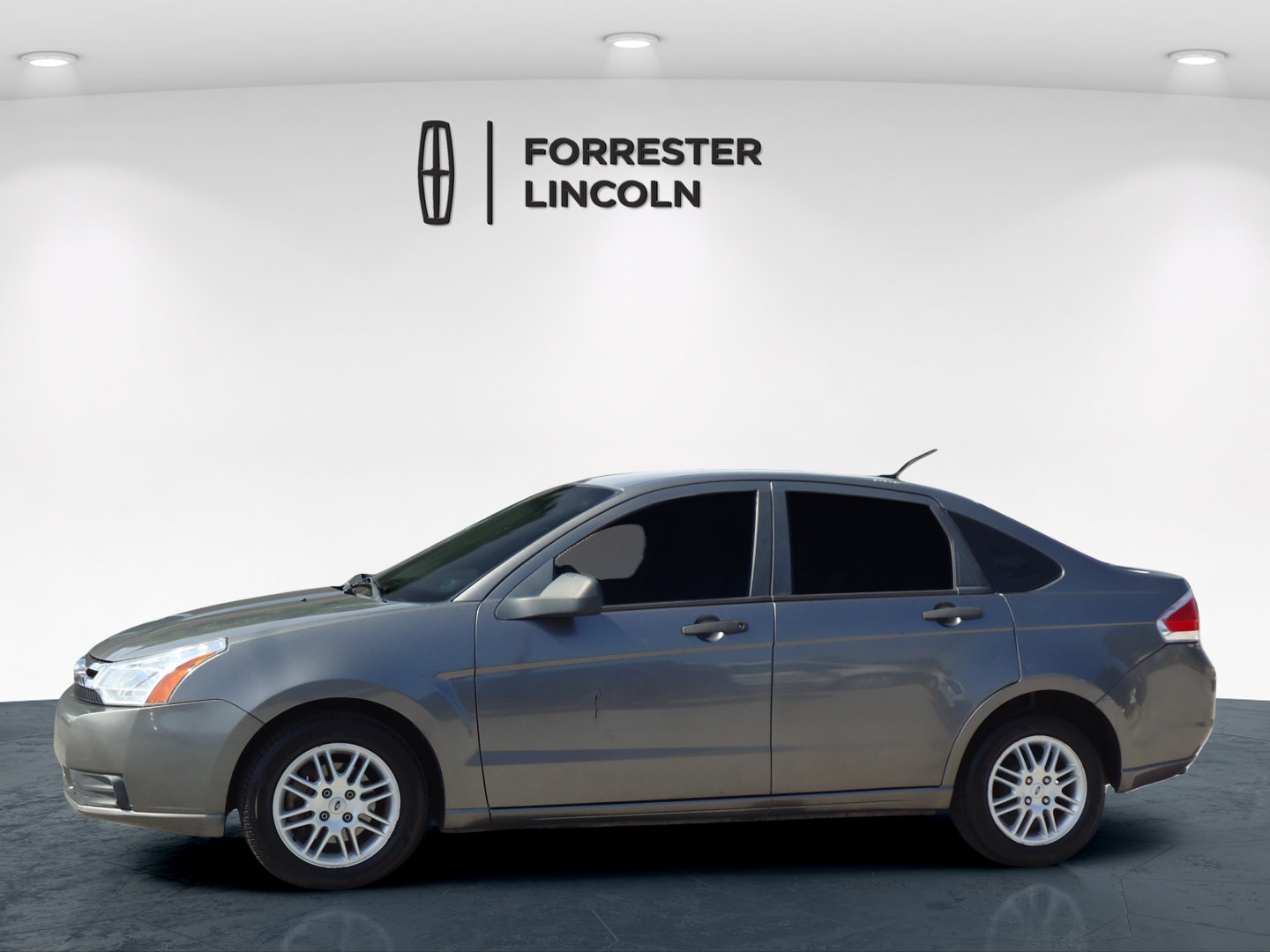 Used 2010 Ford Focus SE FWD image 6