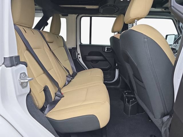 Used 2022 Jeep Wrangler Unlimited Sahara w/ Cold Weather Group AWD/4WD image 37
