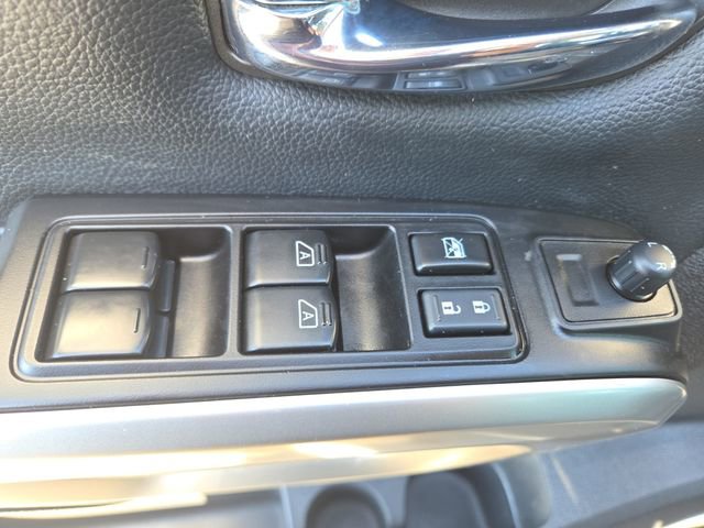 Used 2018 Nissan Titan SL image 17