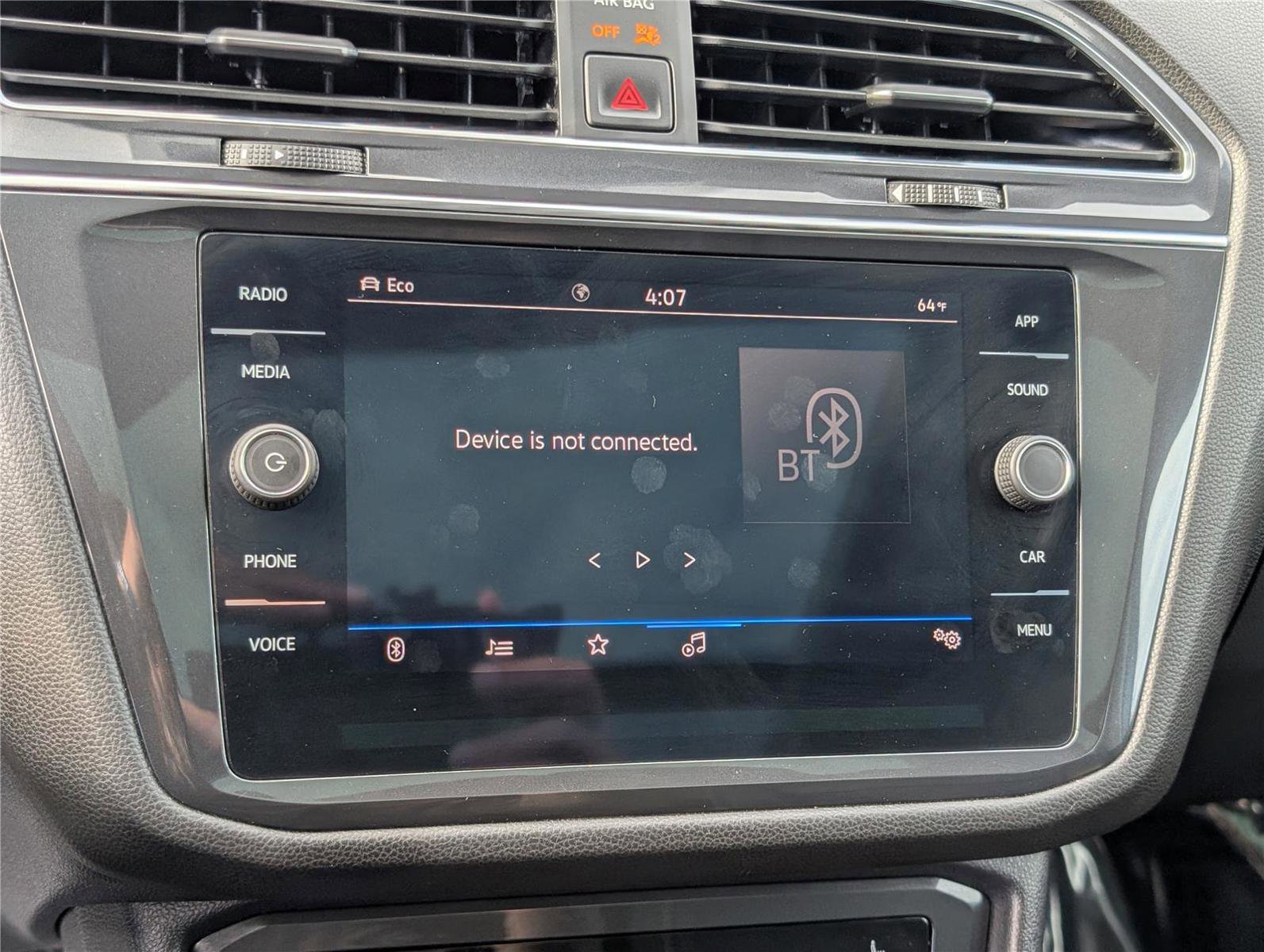 Used 2023 Volkswagen Tiguan SE w/ Panoramic Sunroof Package image 28