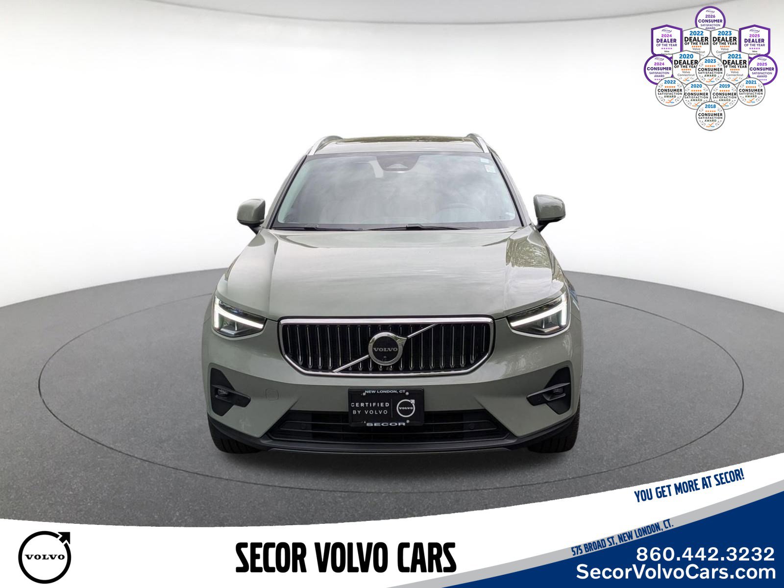 Certified 2023 Volvo XC40 B5 Plus w/ Driver Assist Package AWD/4WD image 2
