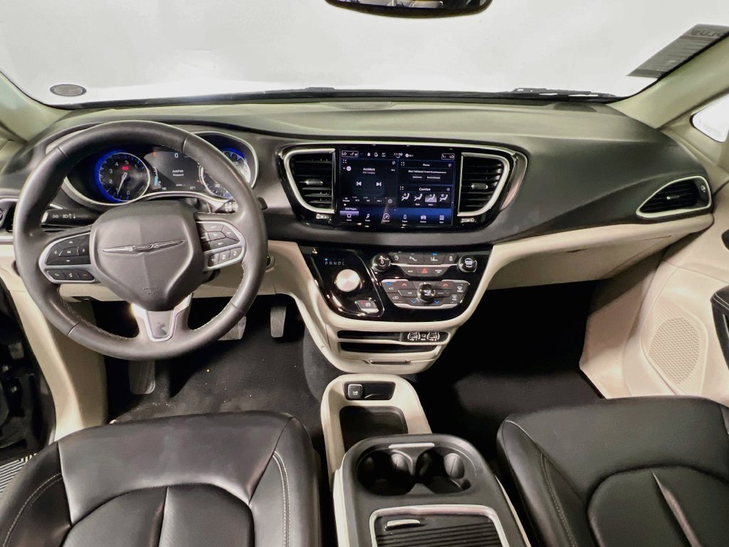 Used 2023 Chrysler Pacifica Touring-L FWD image 29