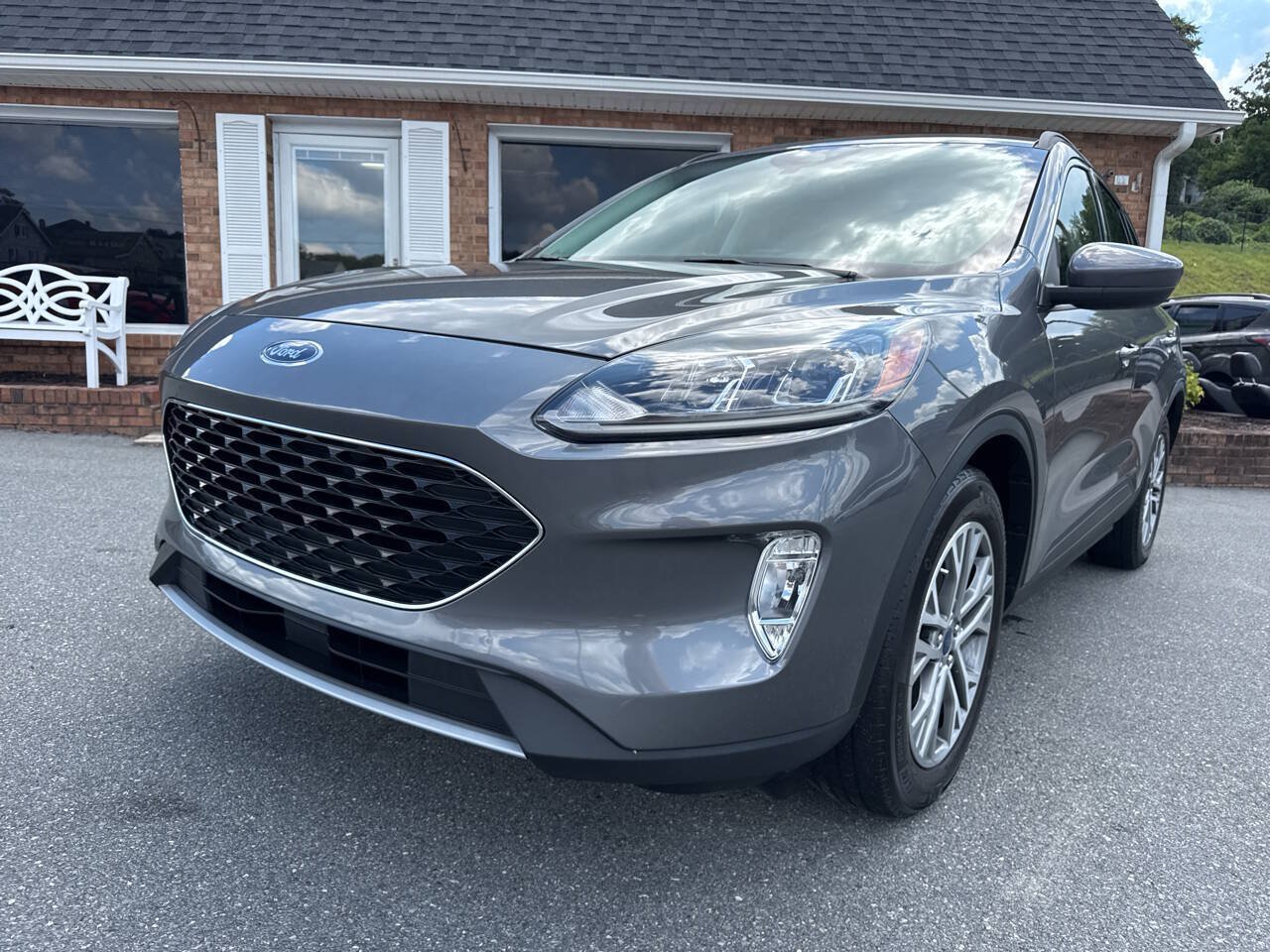 Used 2022 Ford Escape SEL w/ Technology Package FWD image 5