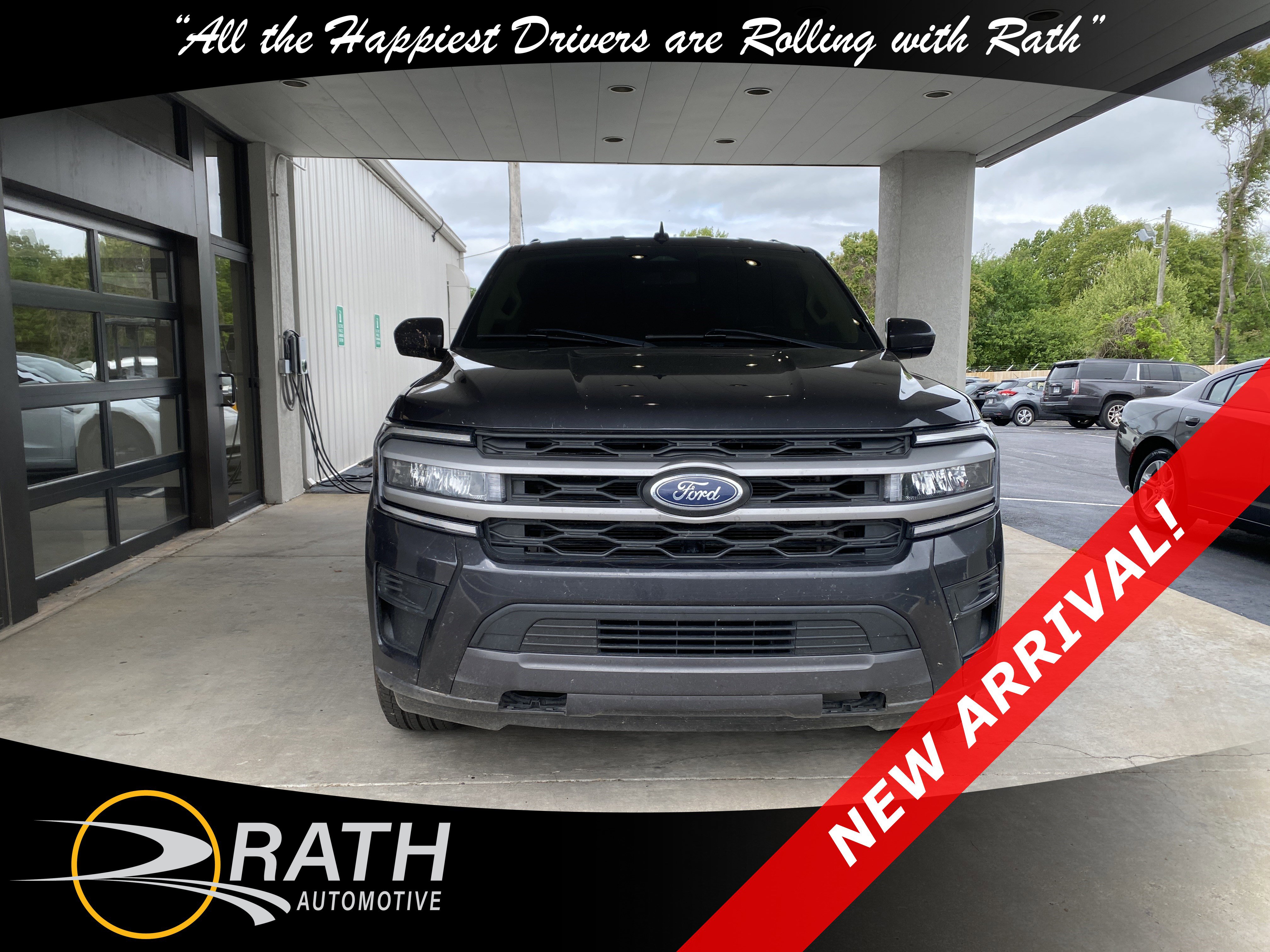 Used 2022 Ford Expedition XLT AWD/4WD image 3