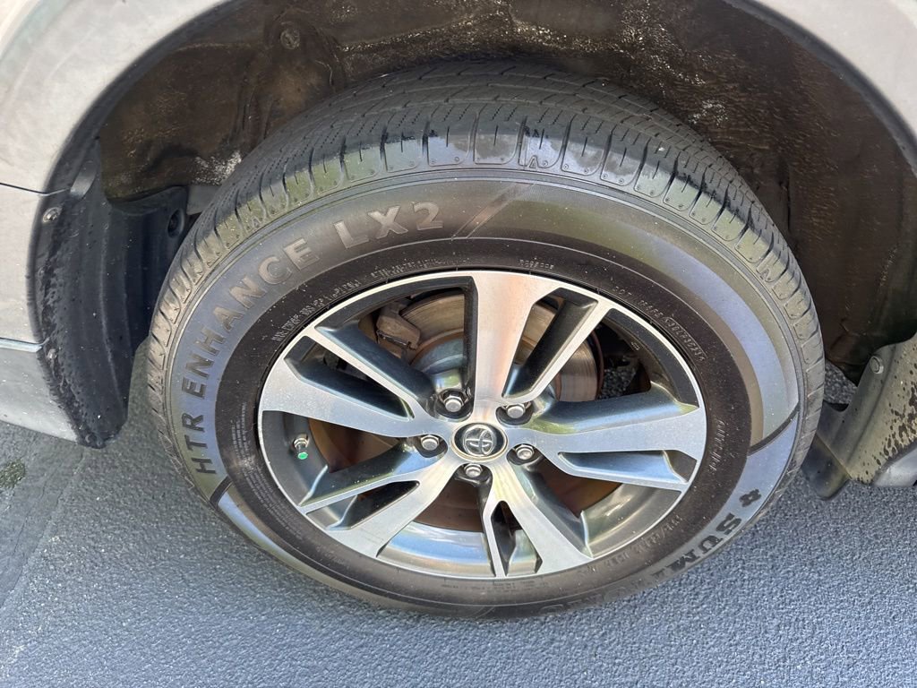 Used 2017 Toyota RAV4 XLE w/ Premium Special Value Package FWD image 17