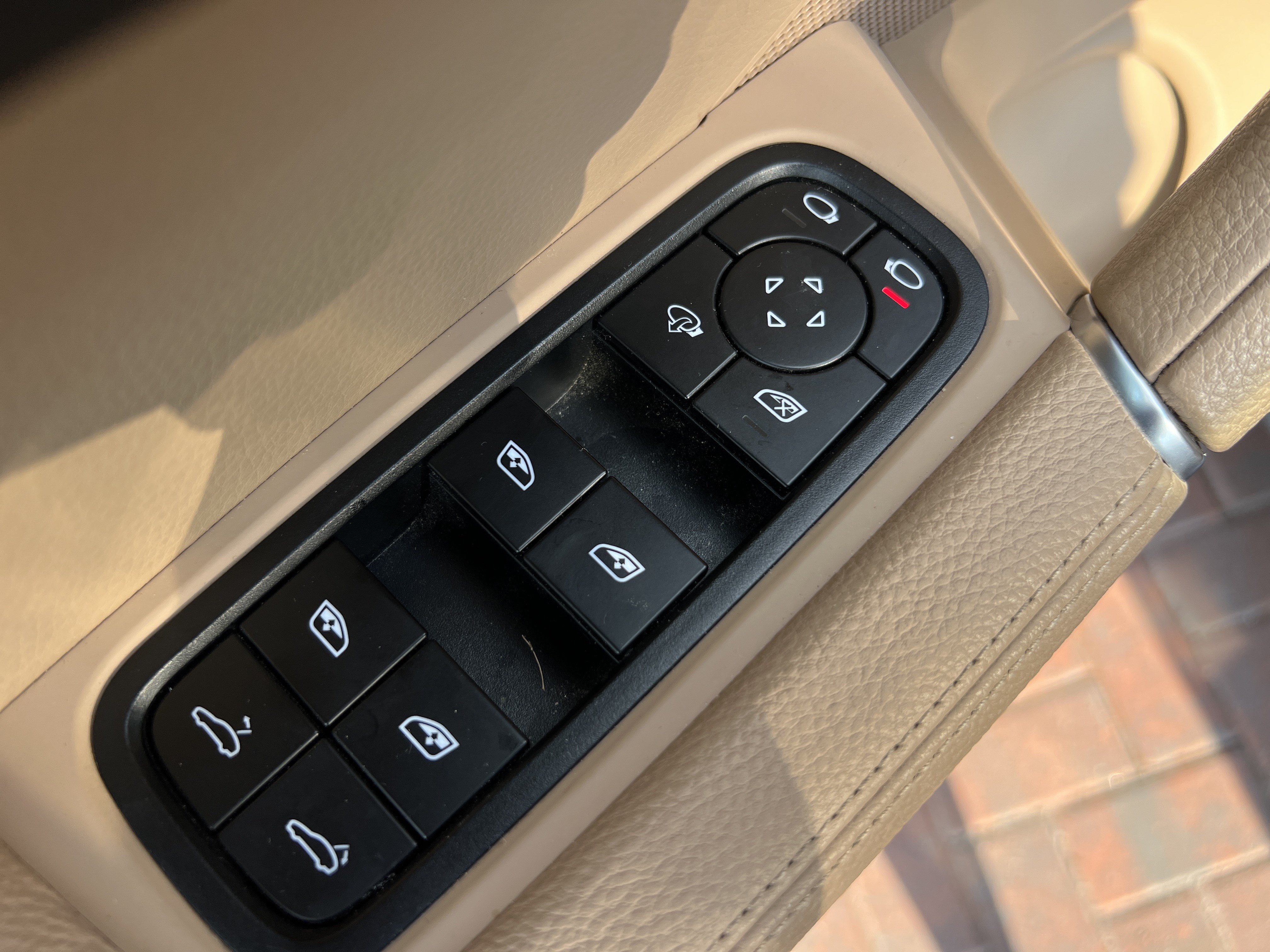 Used 2022 Porsche Cayenne AWD/4WD image 15