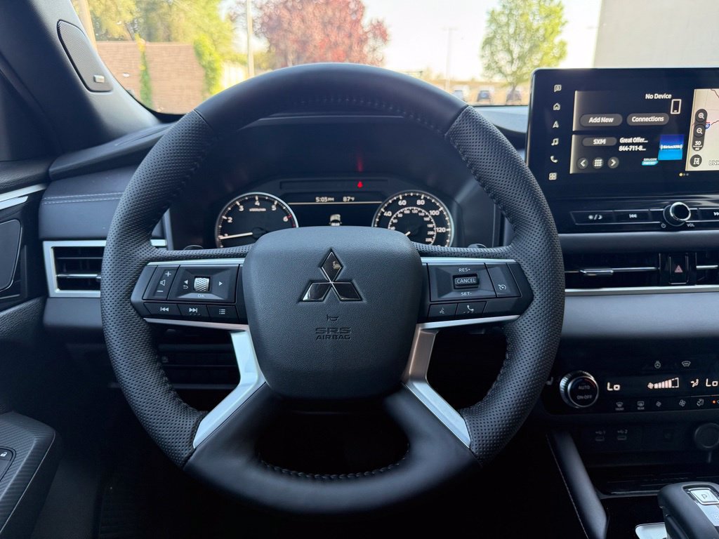 New 2026 Mitsubishi Outlander LE AWD/4WD image 10
