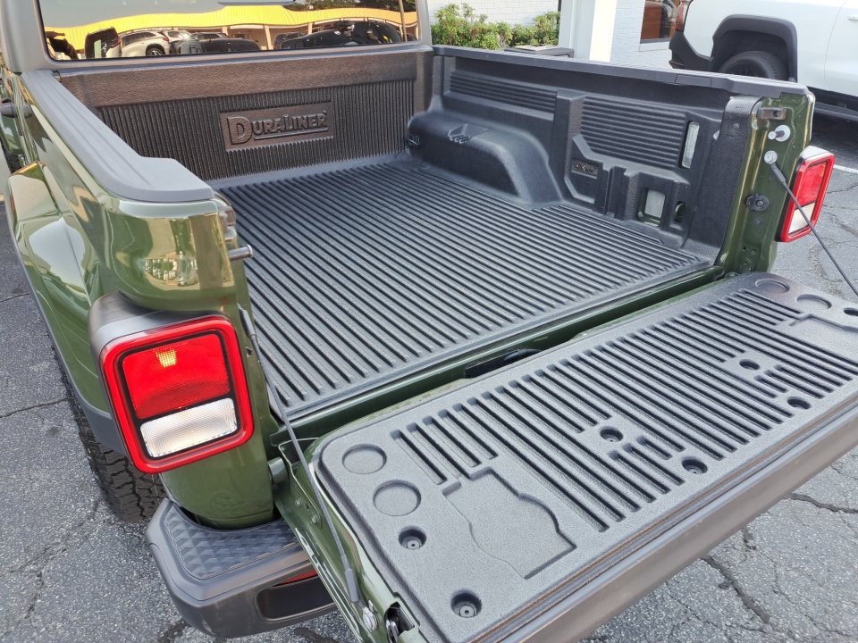 Used 2023 Jeep Gladiator Sport AWD/4WD image 29