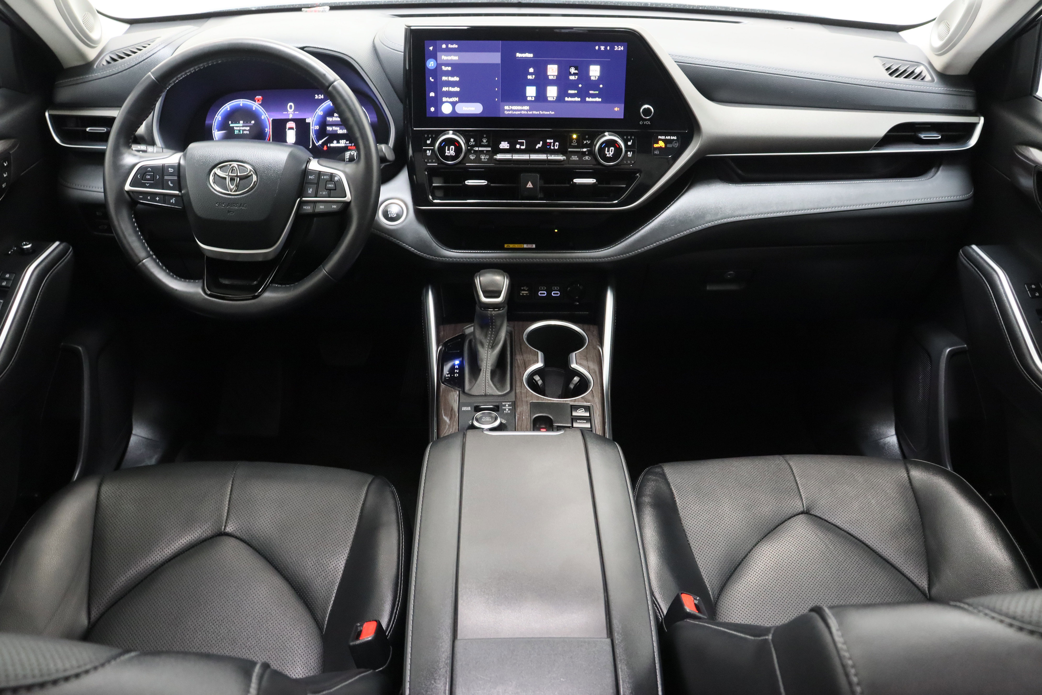 Used 2024 Toyota Highlander Limited AWD/4WD image 31