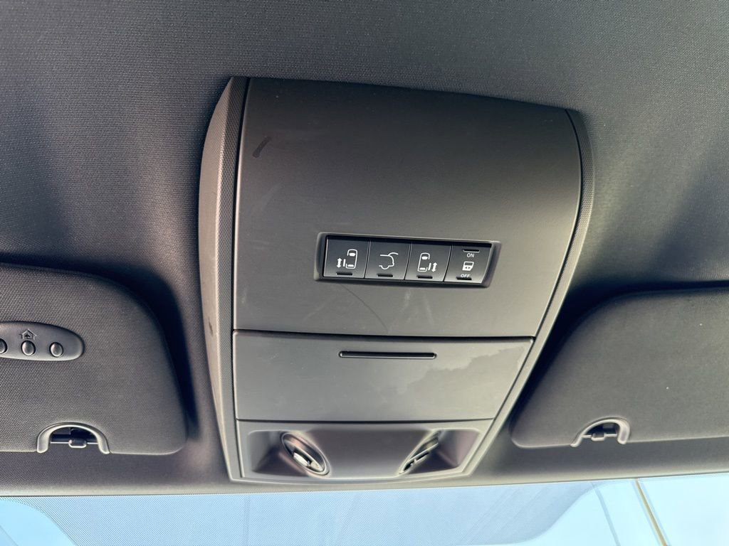 Used 2016 Dodge Grand Caravan R/T FWD image 21