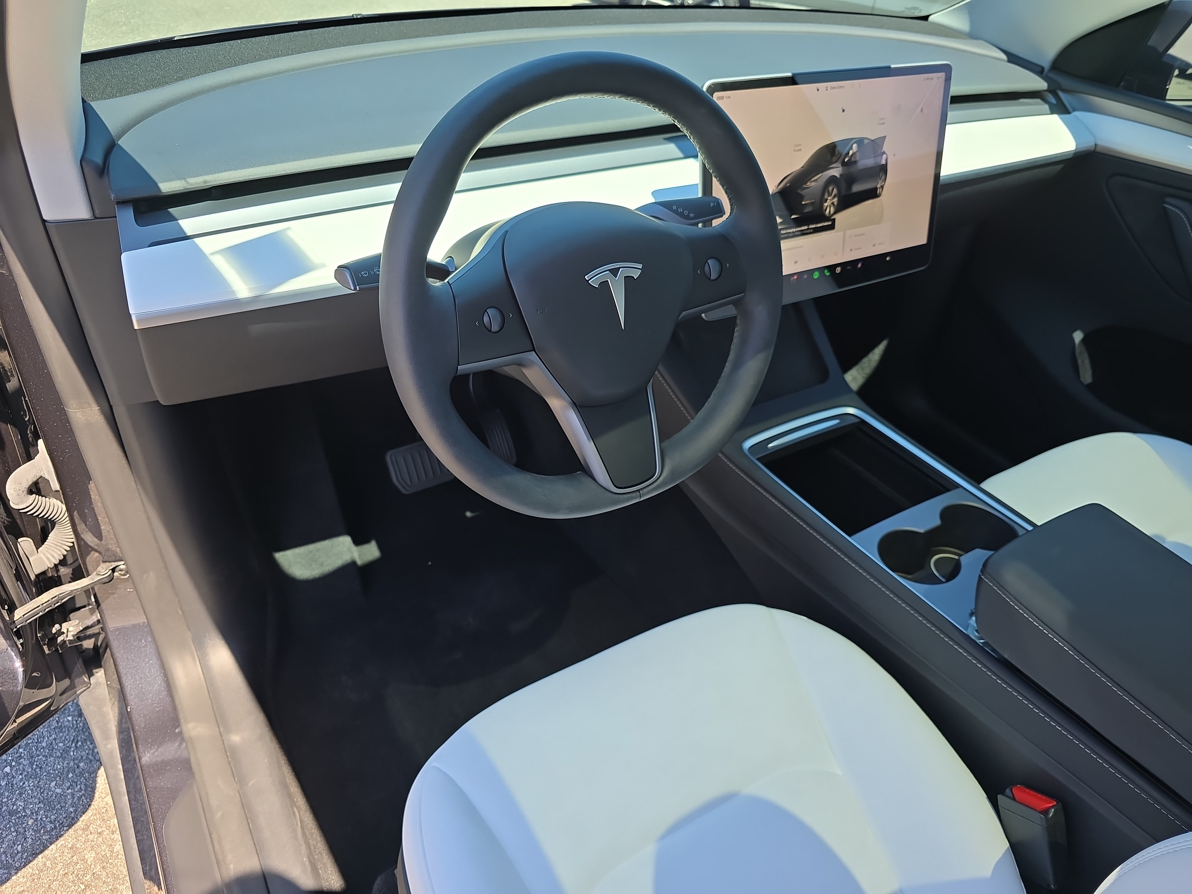 Used 2024 Tesla Model Y Long Range AWD/4WD image 16