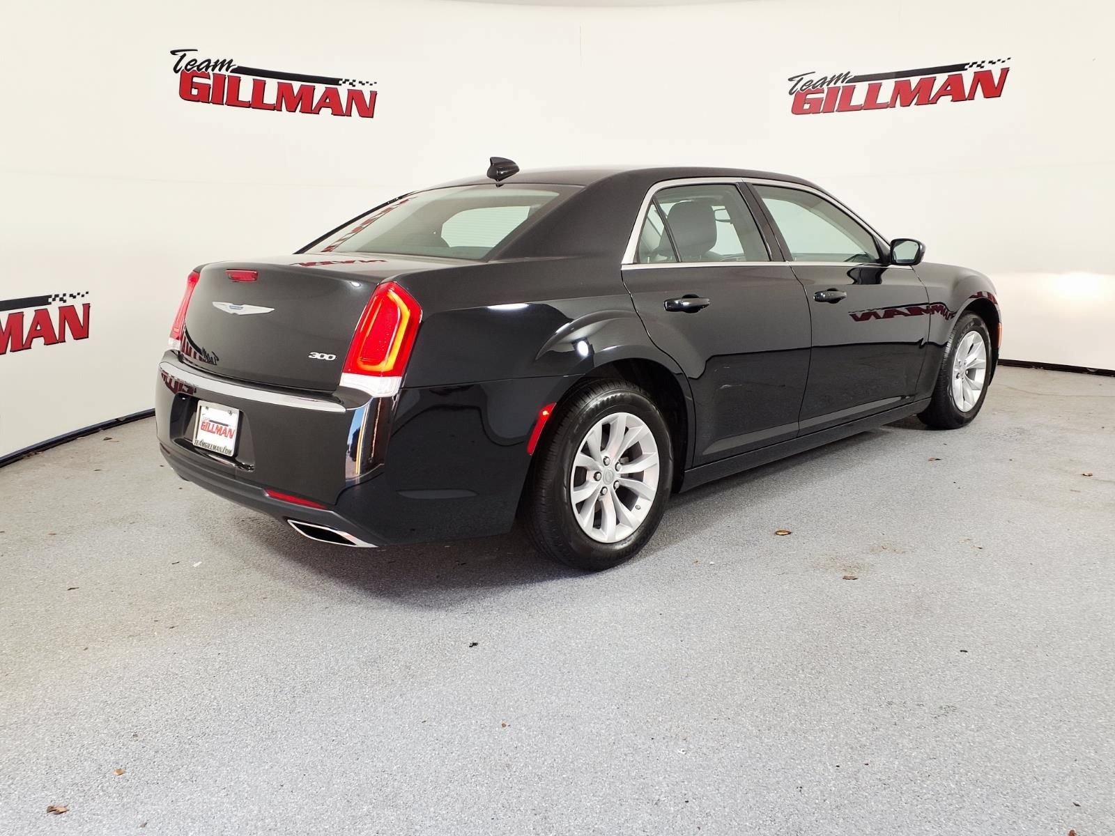 Used 2023 Chrysler 300 Touring RWD image 5