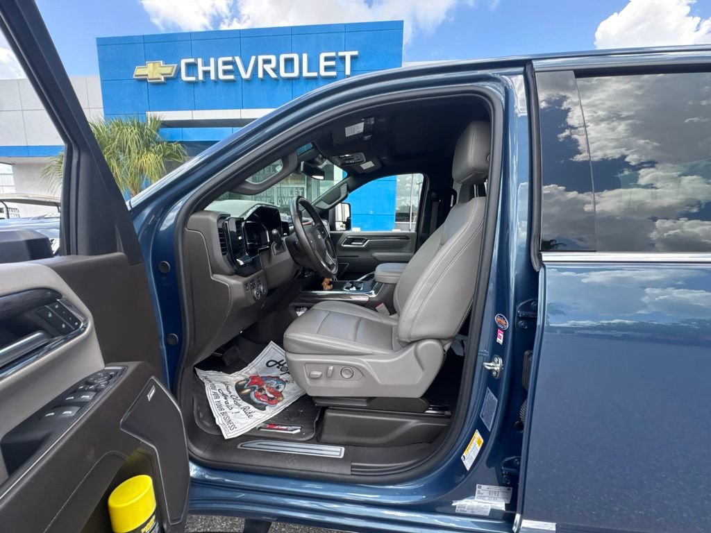 Used 2024 Chevrolet Silverado 2500 LTZ w/ LTZ Convenience Package AWD/4WD image 17