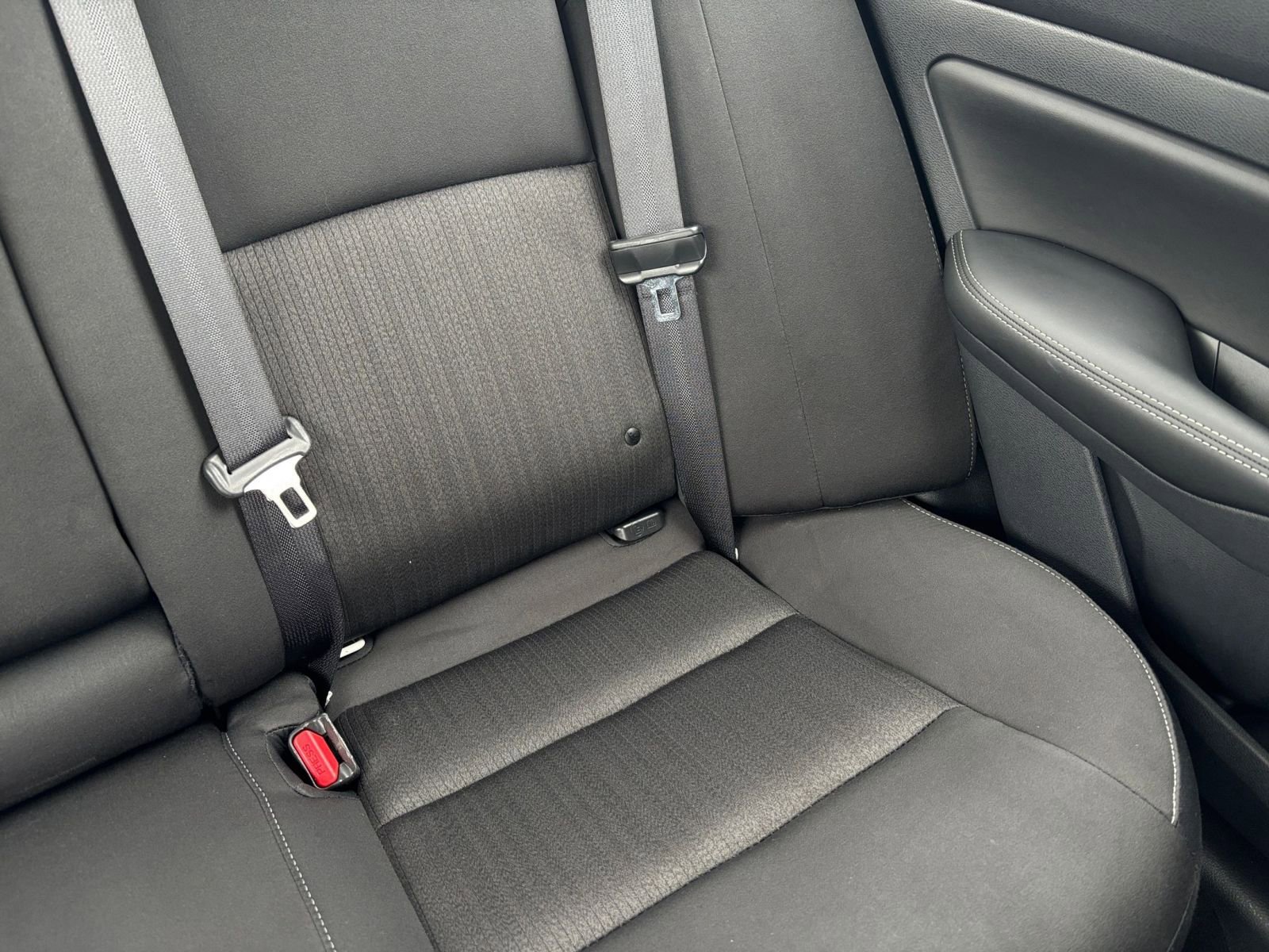 Used 2025 Nissan Altima 2.5 SV FWD image 37