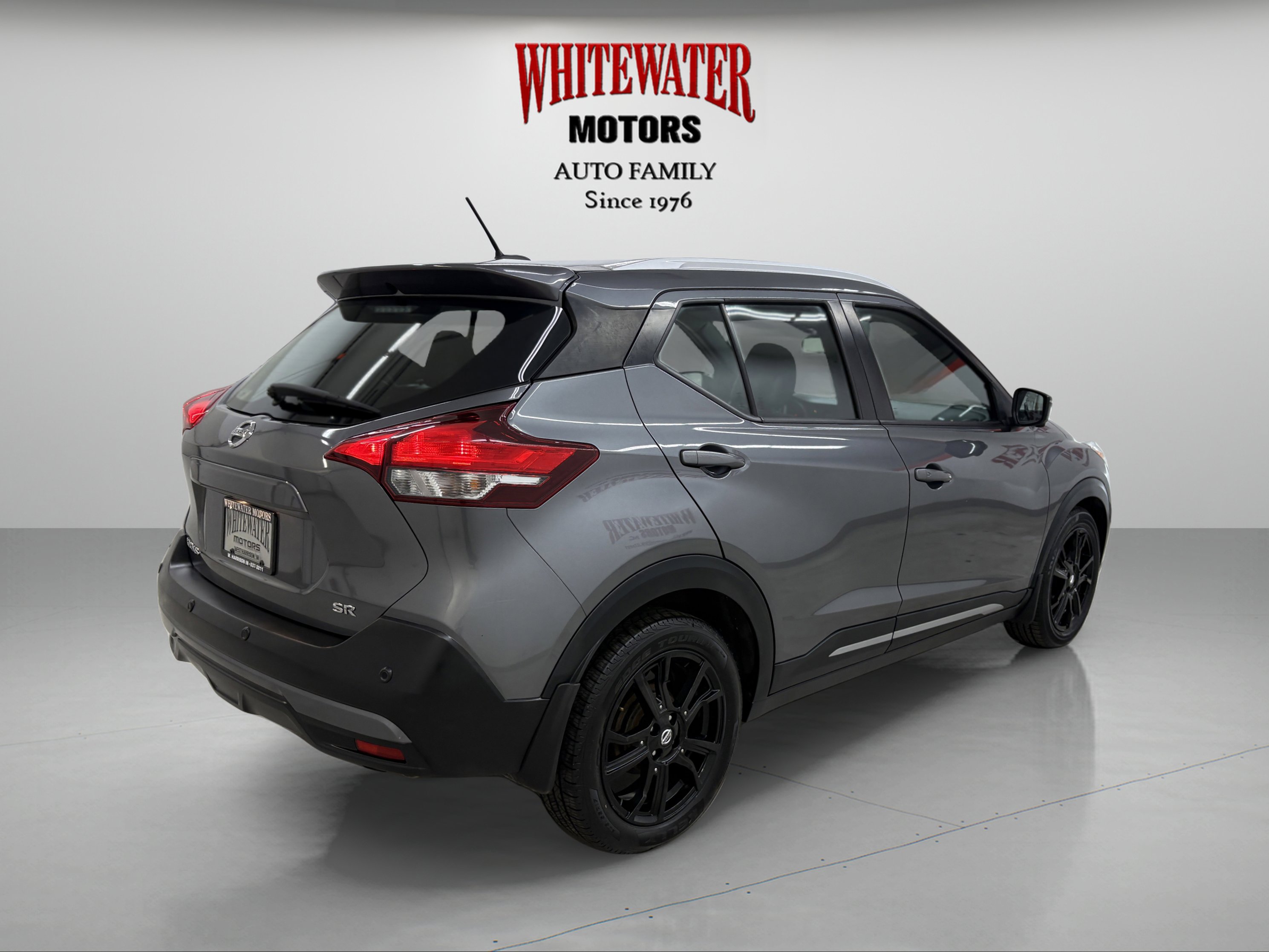 Used 2020 Nissan Kicks SR w/ SR Premium Package FWD image 4