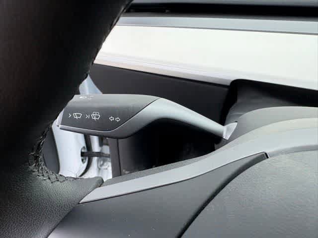 Used 2024 Tesla Model Y Long Range AWD/4WD image 16