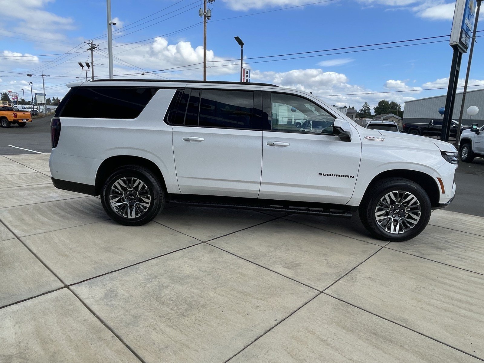 Used 2025 Chevrolet Suburban Z71 AWD/4WD image 6