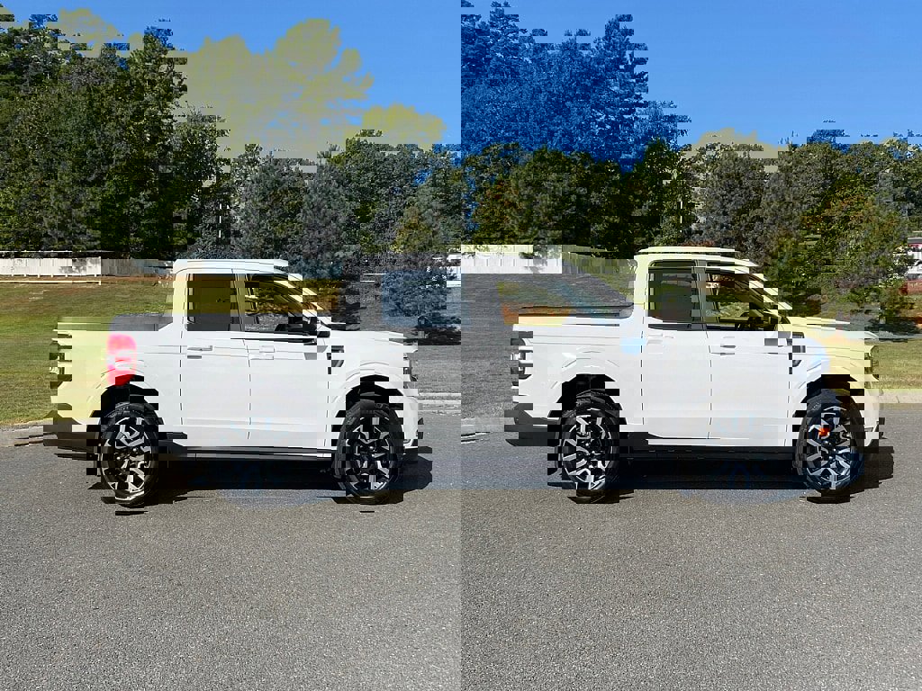 Used 2024 Ford Maverick Lariat image 2