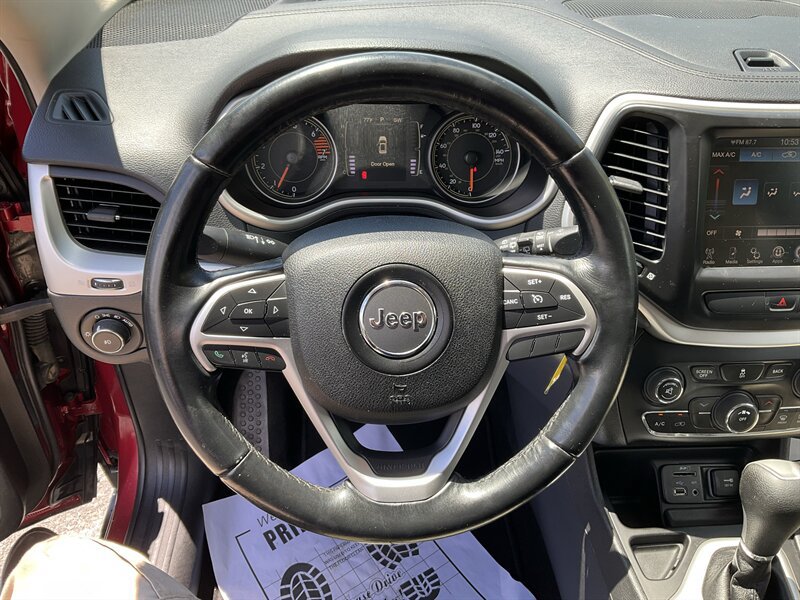 Used 2016 Jeep Cherokee Latitude FWD image 25