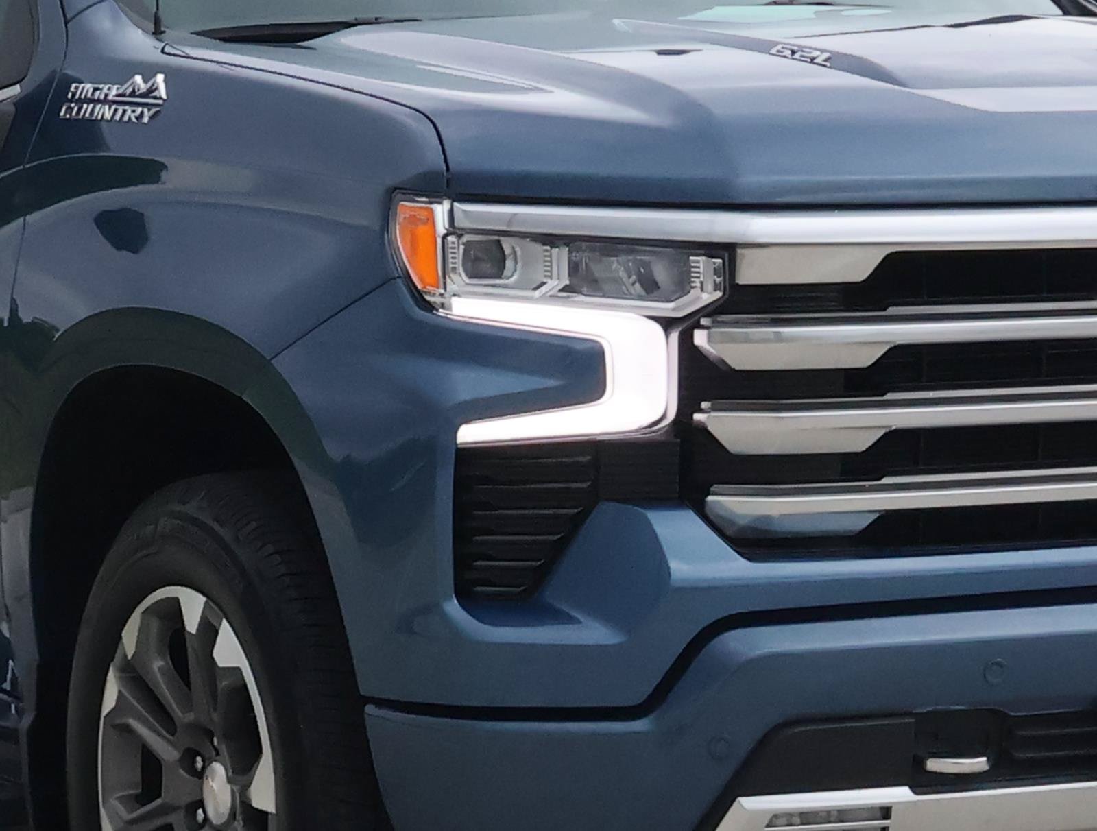Used 2024 Chevrolet Silverado 1500 High Country w/ Technology Package AWD/4WD image 7
