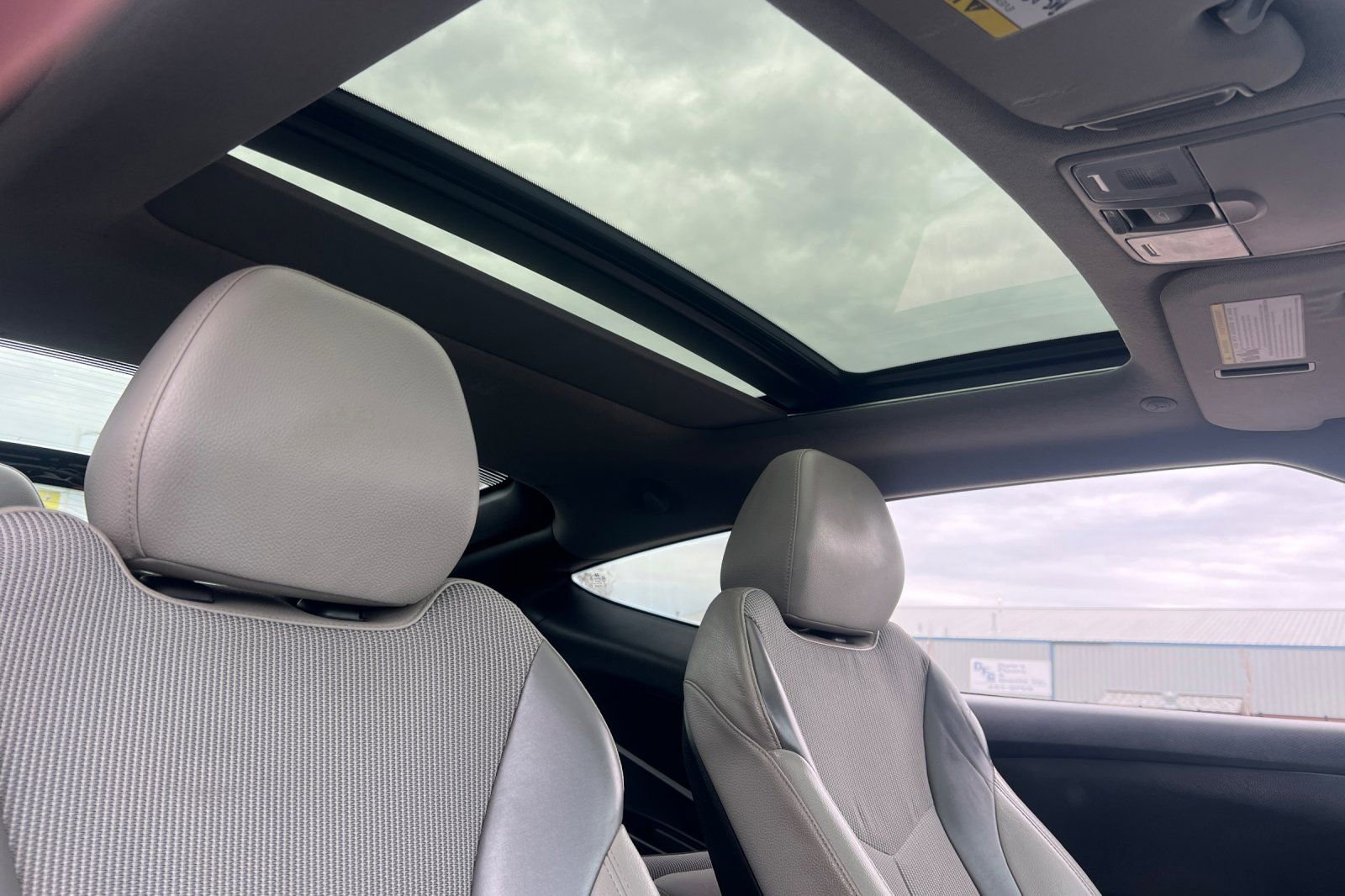 Used 2014 Hyundai Veloster w/ Style Package 02 image 14