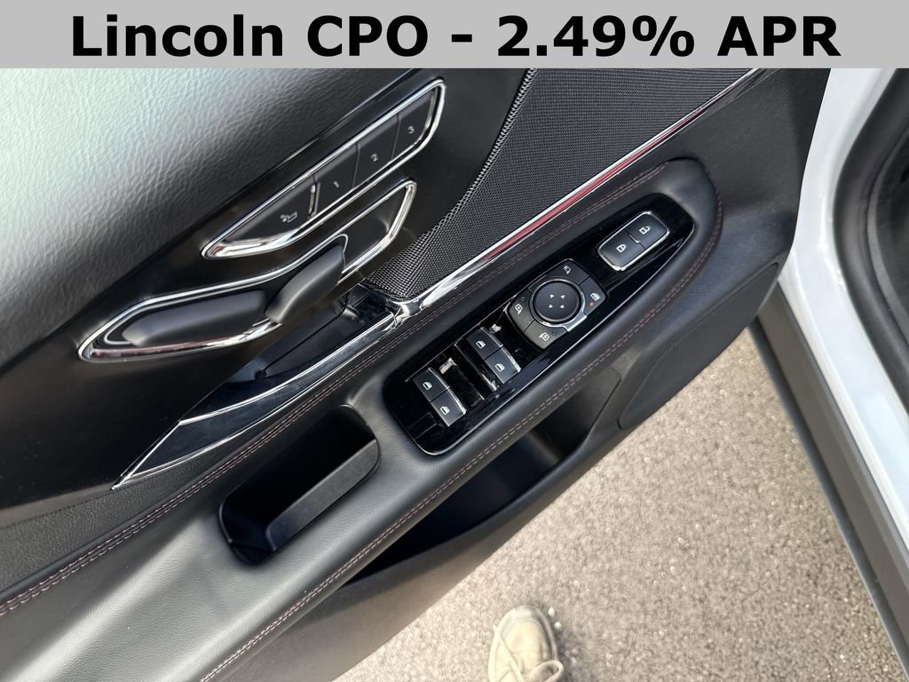 Used 2025 Lincoln Corsair Reserve w/ Equipment Group 202A image 15