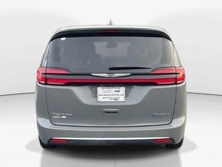 Used 2022 Chrysler Pacifica Touring-L image 4