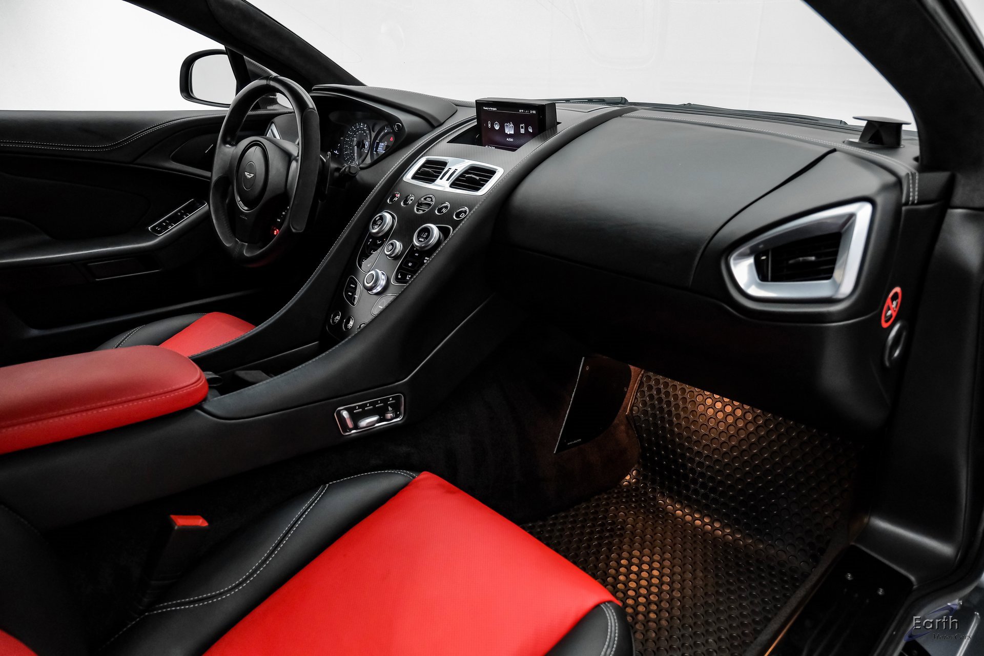 Used 2014 Aston Martin Vanquish Coupe image 36